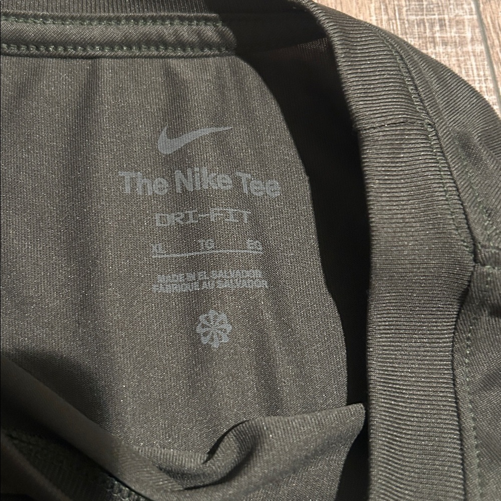 NEW! Nike XL Shirt - Picture 4 of 4
